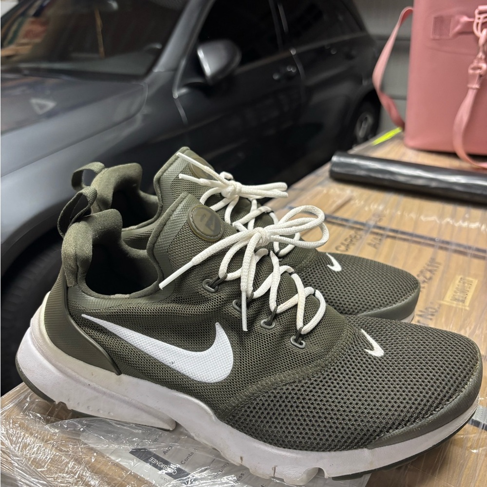 Green and white Nike Presto trainers #sneakers